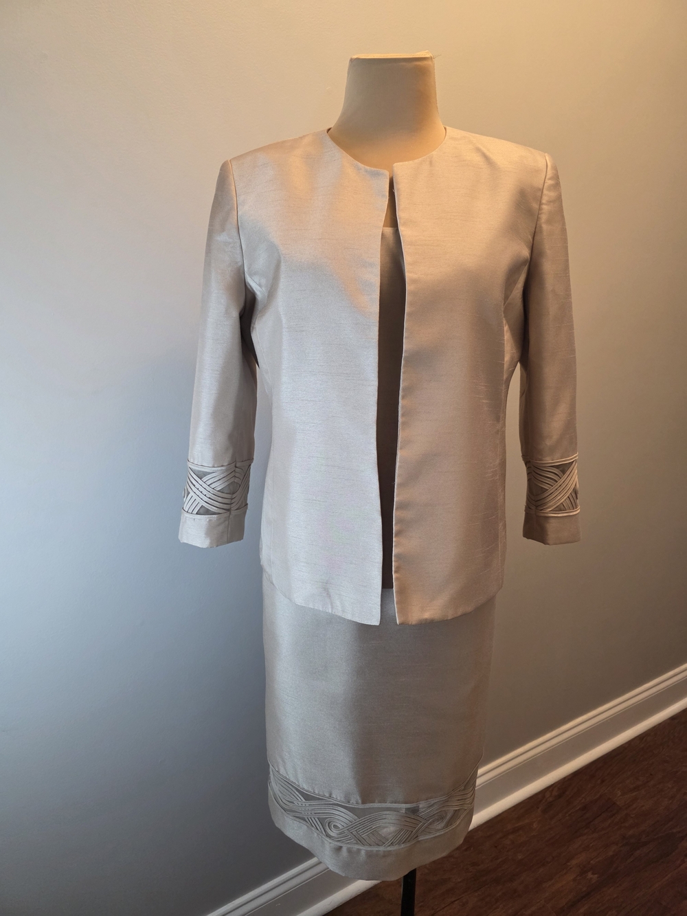 Kasper Career Shimmer Beige Mesh Embrodiery 3 Piece Suit